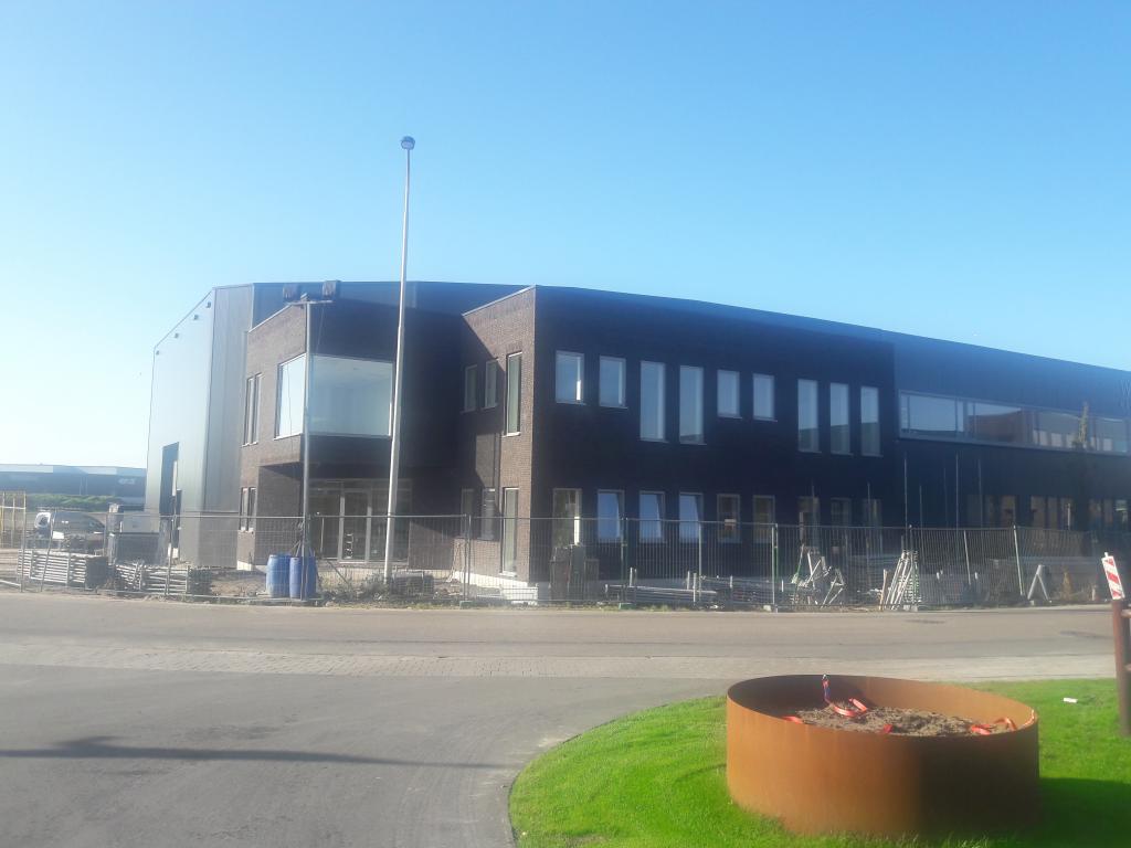 Bedrijfspand Coatinc Hop uit de steigers